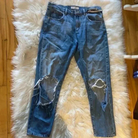 Extra distressed  Dynamite Cara jeans - Picture 2 of 9